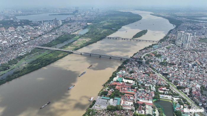 Sông Hồng là trục chiến lược, trục không gian xanh trung tâm; đồng thời gắn với phát triển kinh tế, thương mại, dịch vụ, văn hóa sáng tạo và khoa học công nghệ. Ảnh: PV