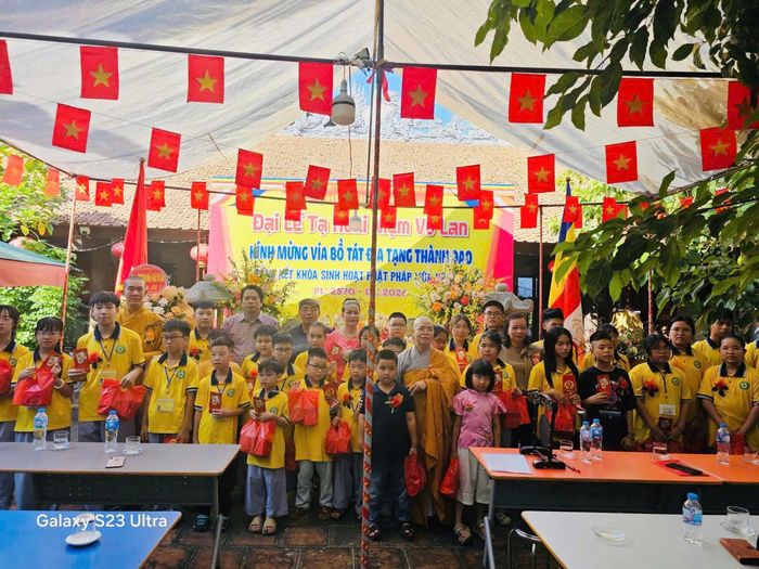 Tổng kết khoá học “Đánh thức lòng biết ơn”. Ảnh: An Quyên.