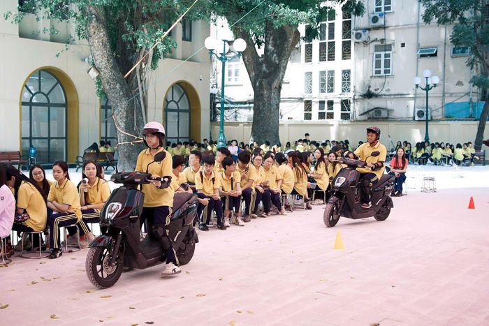 Bài học đầu tiên của năm học đầy ý nghĩa. Ảnh: Bảo Hân