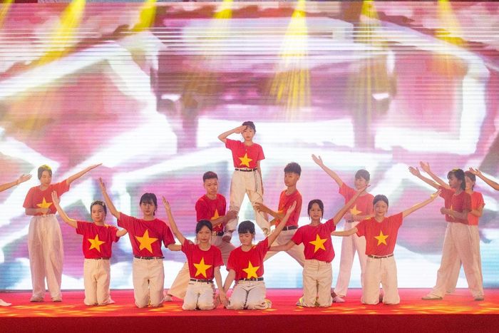Một tiết mục văn nghệ của các em học sinh Trường Phổ thông dân tộc nội trú liên cấp Tiểu học và THCS PETROVIETNAM - Phong Thổ. Ảnh: Nguồn Petrovietnam