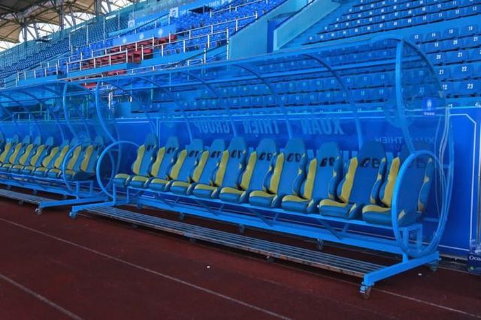 Với sức chứa khoảng 25.000 chỗ ngồi, Thiên Trường từ lâu được xem là một trong những sân vận động có bầu không khí cuồng nhiệt bậc nhất bóng đá Việt Nam. Sân từng tổ chức nhiều trận đấu của đội tuyển Việt Nam, SEA Games và các giải đấu quốc tế.