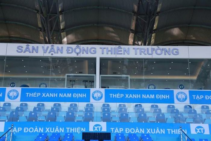 Các phòng riêng của VIP được đầu tư, chỉnh trang theo hướng chuyên nghiệp hơn, đáp ứng nhu cầu đón tiếp khách mời trong những ngày sân Thiên Trường tổ chức thi đấu.