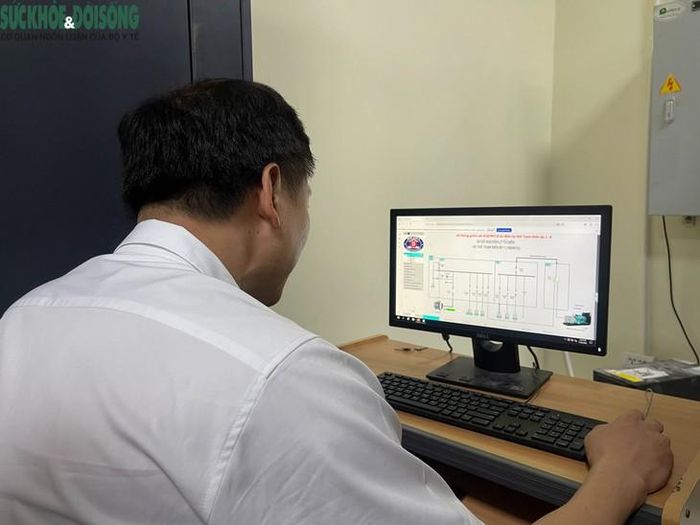 Bên trong trung tâm điều khiển, giám sát hệ thống kỹ thuật tại Bệnh viện K cơ sở Quán Sứ. Ảnh: Đức Sơn