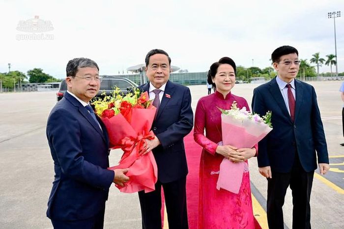 Lễ tiễn Chủ tịch Quốc hội Trần Thanh Mẫn và Phu nhân Nguyễn Thị Thanh Nga tại sân bay Quốc tế Nội Bài, Hà Nội. Ảnh: Media Quốc hội