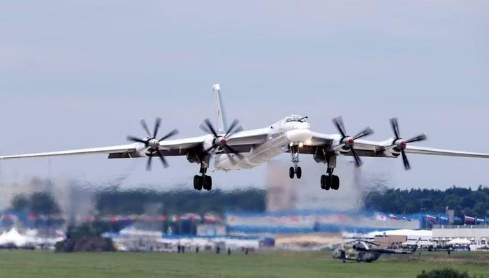 Hệ thống radar cũng được nâng cấp. Tu-95MSM được trang bị radar mới cùng các thiết bị ghi dữ liệu.