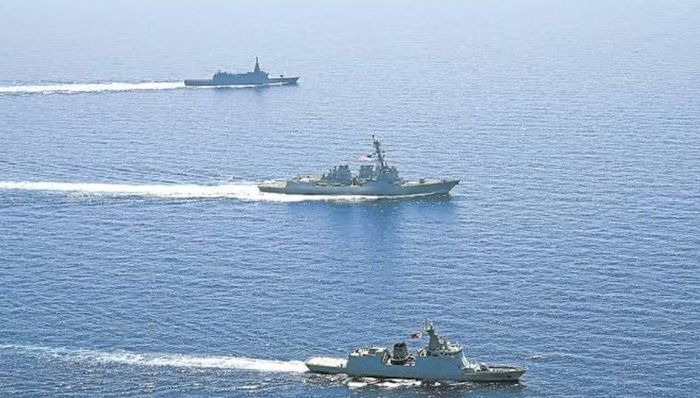 Số tàu được đóng ở nước ngoài có thể tối đa là 2 chiếc. Những chiếc còn lại sẽ được chế tạo tại các xưởng đóng tàu Mỹ.