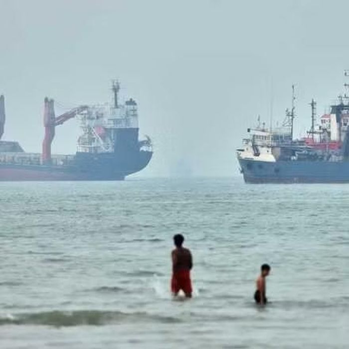 Iran công bố khu vực cấm ngoài eo biển Hormuz