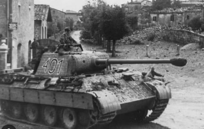 Đây là khác biệt lớn về hậu cần. Sherman sử dụng chung nền tảng cho nhiều phương tiện khác nhau. Điều này giúp Mỹ đơn giản hóa phụ tùng, sửa chữa và vận chuyển.