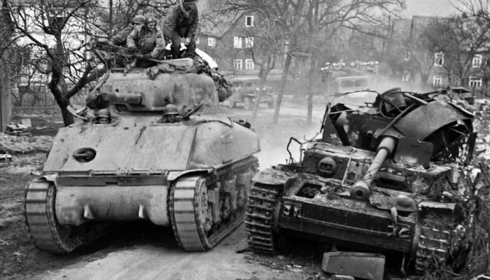 Giáp cũng là điểm bất lợi của Sherman. Giáp trước của Sherman thường chỉ khoảng 25-50 mm tùy vị trí và phiên bản.
