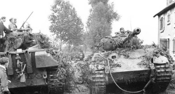 Tiger và Panther là những xe tăng mạnh hơn về chất lượng từng chiếc. Sherman lại mạnh hơn ở khả năng duy trì chiến tranh trên quy mô lớn. Chính sự kết hợp giữa số lượng, cơ động, độ tin cậy, hậu cần và chiến thuật đã giúp Sherman phát huy hiệu quả trên chiến trường.