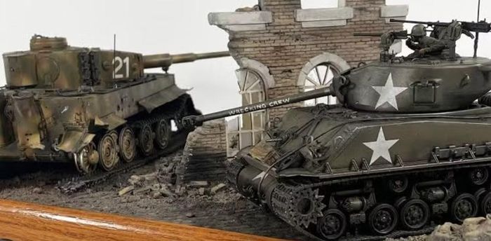 Ngay cả các Sherman trang bị pháo 76 mm cũng gặp khó khăn trước những đối thủ này. Trong khi đó, Panther có pháo 75 mm KwK 42 tốc độ cao, còn Tiger I nổi tiếng với pháo 88 mm.