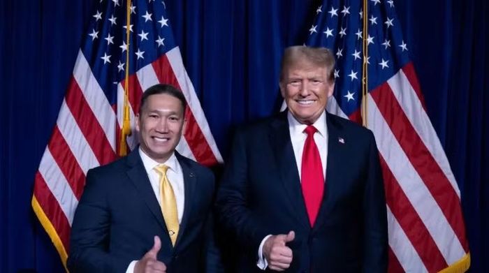 Ông Hùng Cao được Tổng thống Trump chỉ định làm quyền Bộ trưởng Hải quân từ tháng 4, sau khi người tiền nhiệm John Phelan bị bãi nhiệm. Tuy nhiên, để chính thức đảm nhiệm vị trí này, ông vẫn phải được Thượng viện Mỹ phê chuẩn thông qua bỏ phiếu.