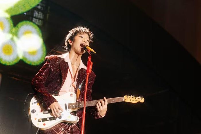 Hoàng Dũng trong concert "Xoay tròn" day 3 tại Hà Nội