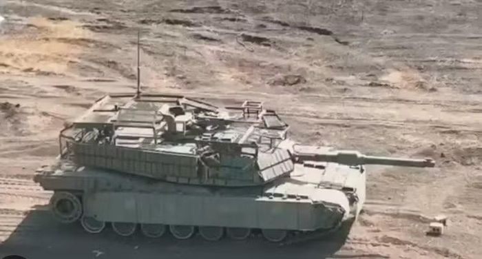 Không gian bên trong rộng và cách bố trí khoang đạn được bảo vệ cũng là những điểm được kíp lái đánh giá cao.