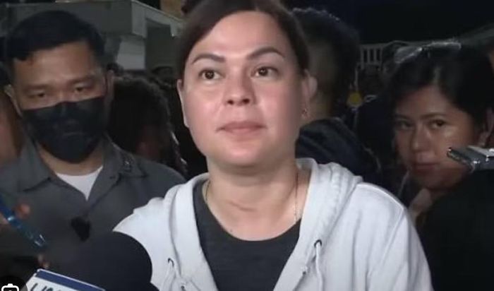 Trước khi vào tòa, bà Sara nói với phóng viên rằng lo ngại về sự an toàn của bản thân. Bà cho rằng việc nộp tiền bảo lãnh không đồng nghĩa những hành động mà bà mô tả là quấy rối sẽ chấm dứt.