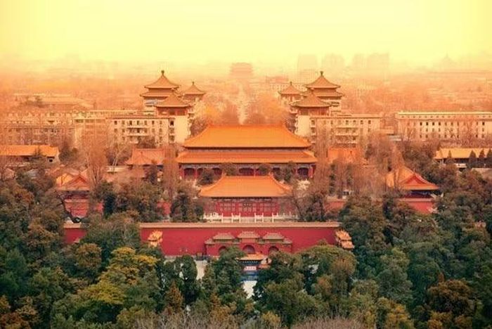 Một trong những tòa nhà nằm trong khuôn viên của Tử Cấm Thành (Trung Quốc), Bảo tàng Hoàng Cung có cấu trúc bằng gỗ tuyệt đẹp, và là một trong những viện bảo tàng có lượng khách tham quan nhiều nhất trên thế giới.