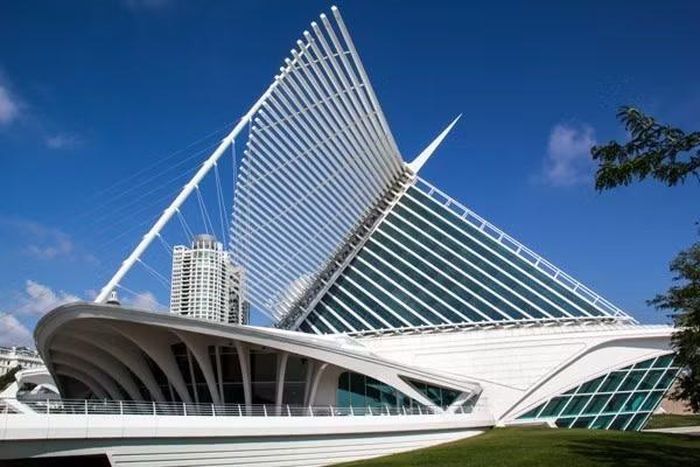 “Đôi cánh” của Bảo tàng Nghệ thuật Milwaukee được gấp vào và mở ra hàng ngày