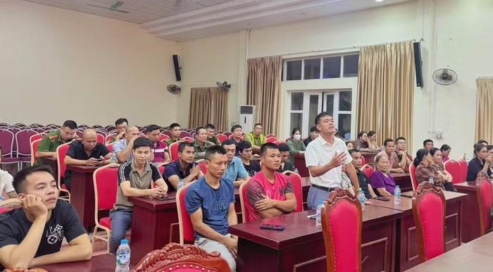 Tiểu thương đóng góp, trao đổi thông tin về TTĐT tại hội nghị