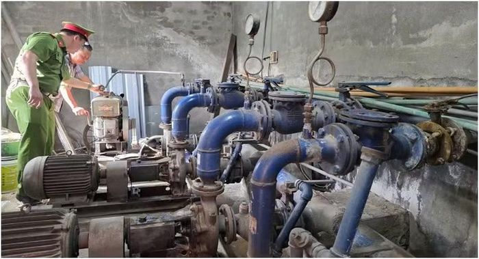 Đội chữa cháy và cứu nạn cứu hộ khu vực số 17 phối hợp với Ban Quản lý Khu công nghiệp Nam Thăng Long kiểm tra trạm bơm cấp nước chữa cháy