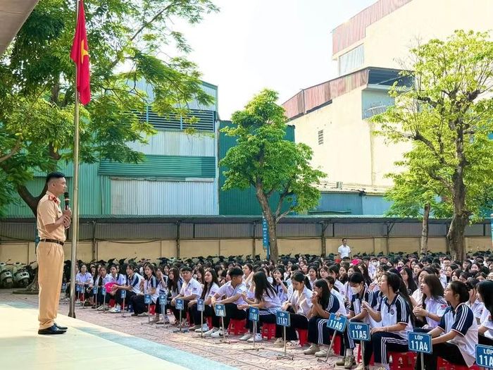 Tuyên truyền pháp luật giao thông cho 1.600 học sinh