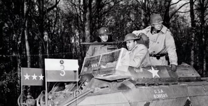 Ngày 28/4/1918, Tiểu đoàn xe tăng hạng nhẹ số 1 được thành lập tại Bourg với Patton giữ chức chỉ huy. Trường huấn luyện trở thành nơi đào tạo những quân nhân Mỹ đầu tiên chuyên về xe tăng.