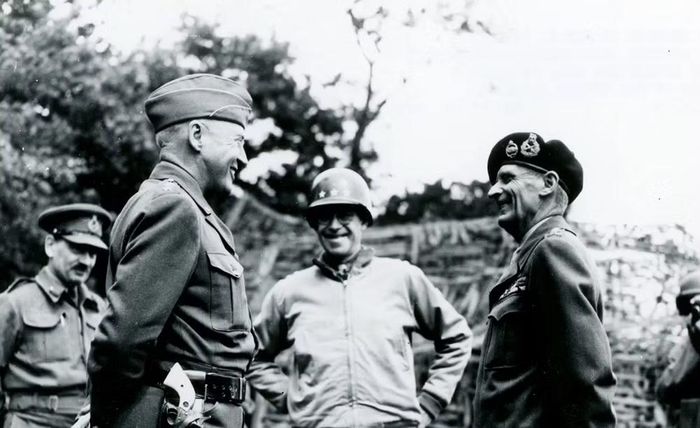 Tướng Patton cũng sớm hình thành quan điểm rằng xe tăng không thể hoạt động tách rời bộ binh. Tài liệu huấn luyện của Tank Corps thời kỳ này xác định nhiệm vụ chính của xe tăng là hỗ trợ cuộc tiến công của bộ binh.