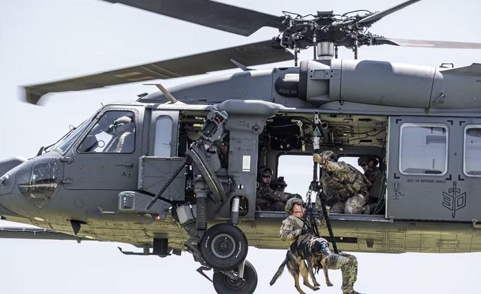 HH-60W vốn được phát triển chủ yếu cho nhiệm vụ tìm kiếm và cứu nạn chiến đấu (CSAR).