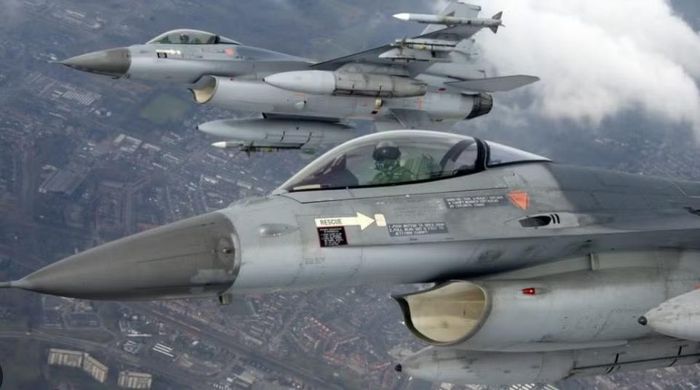Một số hình ảnh do Không quân Ukraine công bố trước đây cho thấy F-16 mang tên lửa đối không tầm ngắn AIM-9L/M. Đây là các biến thể cũ của dòng Sidewinder.