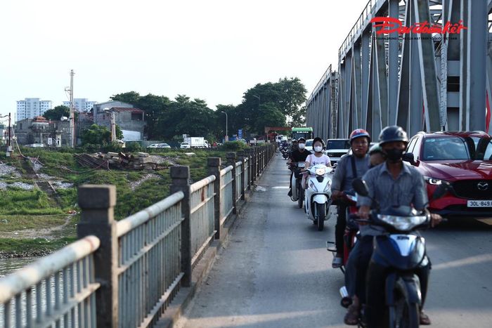 Sau khi phương tiện được chuyển sang cầu đường bộ mới, cầu Đuống hiện hữu sẽ được dừng khai thác. Đây là điều kiện để các đơn vị thực hiện việc kết nối ray cầu đường sắt mới với tuyến đường sắt Hà Nội - Đồng Đăng đang vận hành.