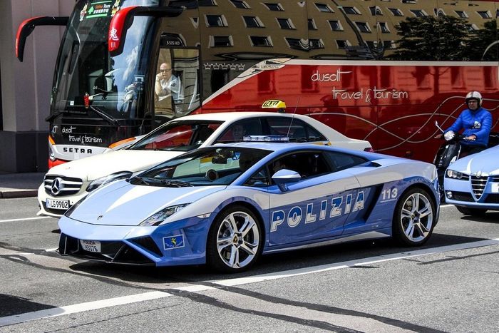  Sau đó, Lamborghini cũng nâng cấp ngoại hình của phiên bản facelift cuối cùng trên mẫu siêu xe biểu tượng này, với một số điểm được thay đổi về khí động học. 