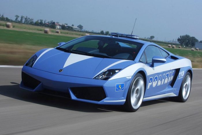  Vào năm 2008, lực lượng Polizia di Stato kết nạp phiên bản giữa vòng đời Gallardo LP 560-4 với một số thay đổi về ngoại thất cũng như hiệu suất vận hành. 