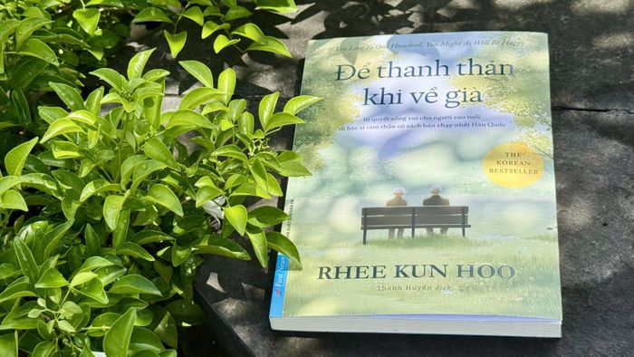 Sách Để thanh thản khi về già. Ảnh: Thu An.