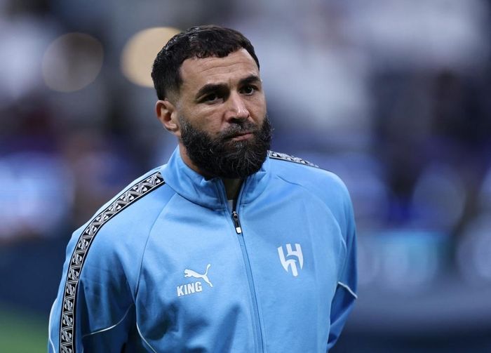 Ràng buộc trong hợp đồng thương mại tại Saudi Arabia khiến Benzema không thể hồi hương. Ảnh: Reuters.