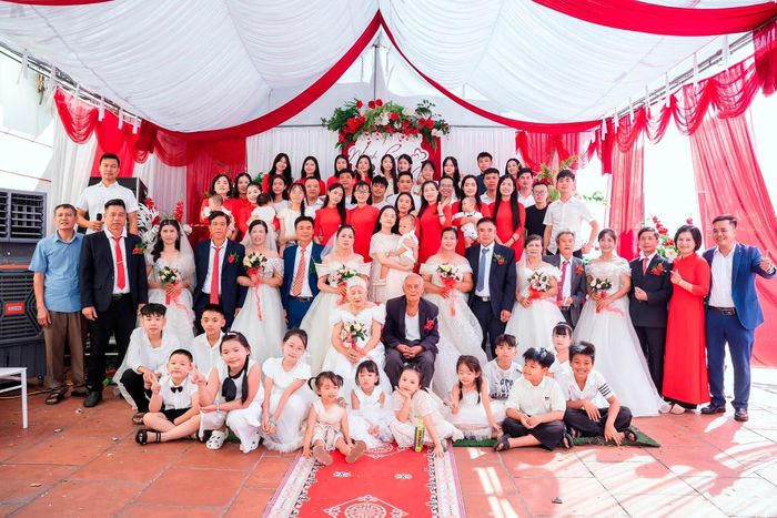  Đại gia đình nhà cụ Cử và Tiện có khoảng 60 thành viên. 