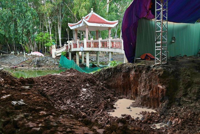 Khu vực tìm kiếm hài cốt liệt sĩ tại công viên Lê Thị Riêng bao gồm 2 khu vực A và B. Ảnh: Duy Hiệu, Hoài Bảo.