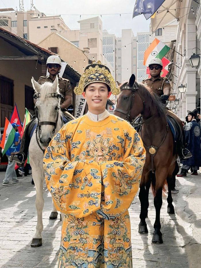 Manhunt Cultural Peace Parade diễn ra trên đường phố Sri Lanka, trong khuôn khổ một ngày lễ lớn tại nước chủ nhà