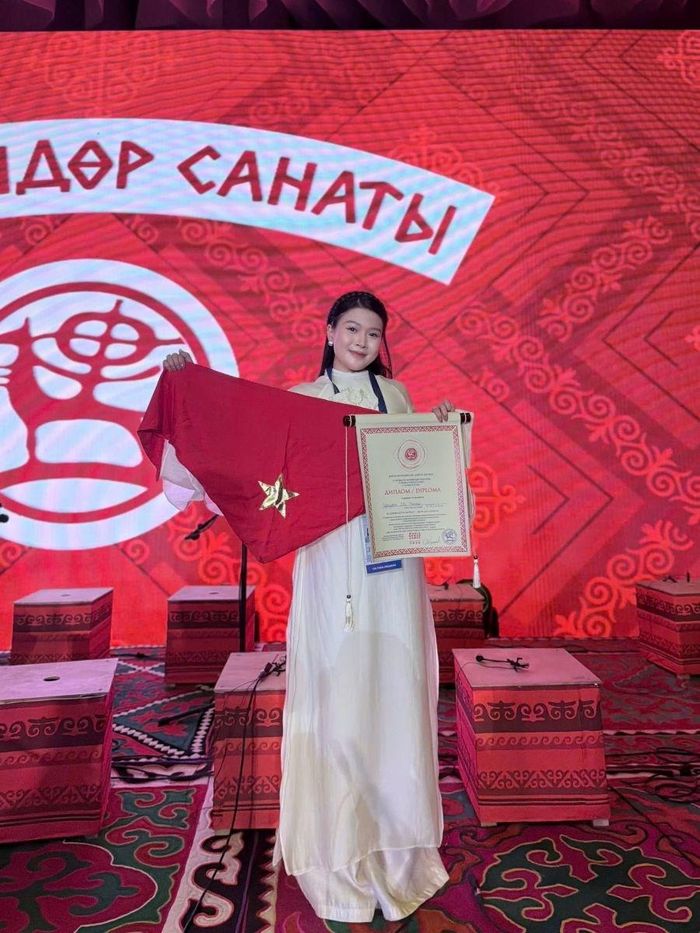 Nghệ sĩ đàn bầu Vân Trung ghi dấu ấn tại sân chơi âm nhạc truyền thống quốc tế