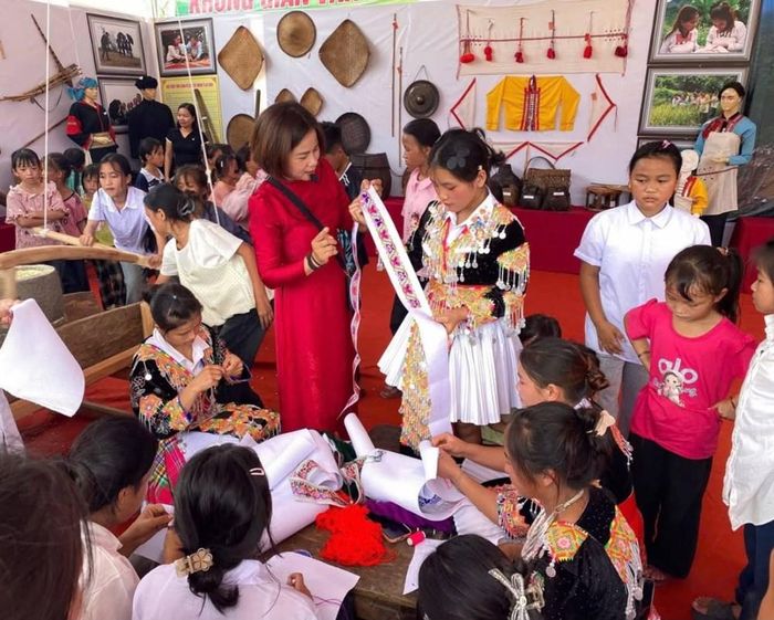 Việc Bảo tàng tỉnh Lai Châu đưa hoạt động trưng bày đến trường học cũng cho thấy hướng đổi mới trong hoạt động của bảo tàng, từ nơi lưu giữ hiện vật trở thành không gian giáo dục, trải nghiệm và kết nối cộng đồng. Đây là cách làm thiết thực để đưa di sản ra khỏi không gian trưng bày, đến gần hơn với đời sống và thế hệ trẻ