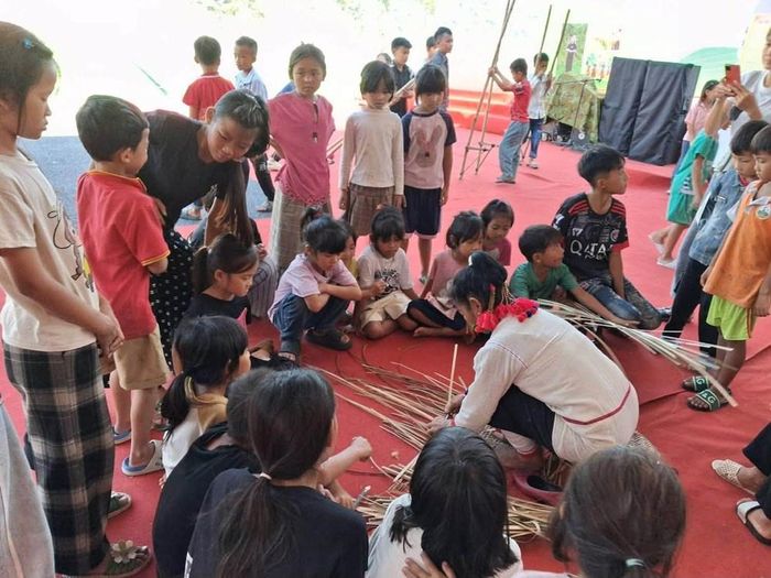 Giáo dục di sản trong trường học không chỉ nhằm cung cấp kiến thức mà quan trọng hơn là góp phần hình thành tình cảm, thái độ và trách nhiệm của thế hệ trẻ đối với những giá trị văn hóa của quê hương