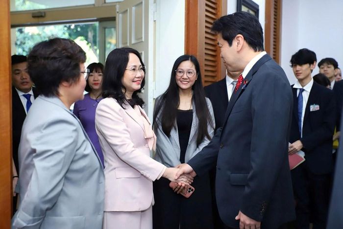 Bộ trưởng Bộ VHTTDL Lâm Thị Phương Thanh tiếp Bộ trưởng Bộ Giáo dục, Văn hóa, Thể thao, Khoa học và Công nghệ Nhật Bản Matsumoto Yohei