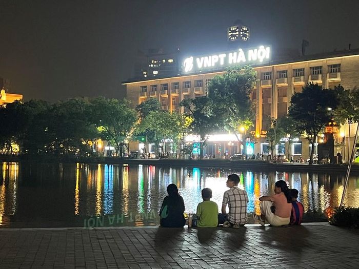 Một số công trình kiến trúc chưa phù hợp tại khu vực Bưu điện Hà Nội sẽ được nghiên cứu hạ giải. Ảnh: Tuấn Đông