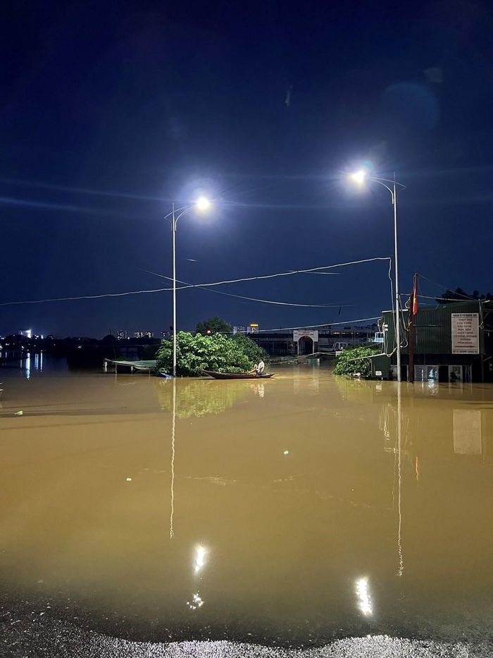 Có hai nhóm lý do chính được đặt ra trong hồ sơ quy hoạch. Một là yêu cầu bảo đảm an toàn phòng, chống và thoát lũ. Hai là phục vụ xây dựng Trục đại lộ cảnh quan sông Hồng và các hạng mục liên quan. Ảnh: Tuấn Đông