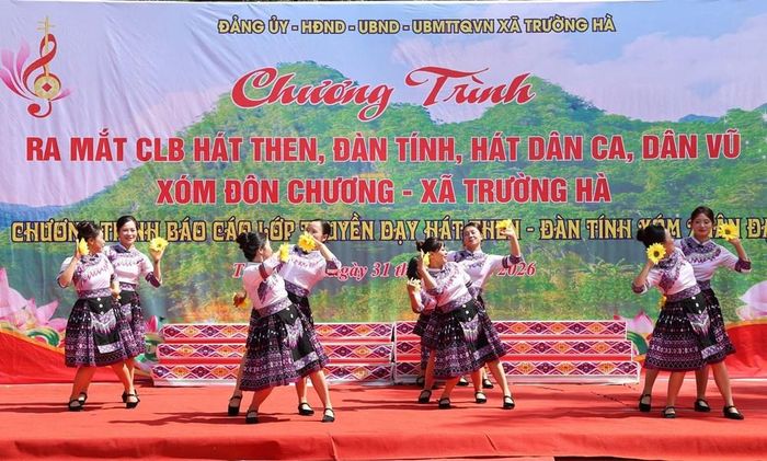 Tại chương trình ra mắt, thành viên câu lạc bộ và học viên đã trình diễn nhiều tiết mục dân ca, dân vũ, dân nhạc truyền thống