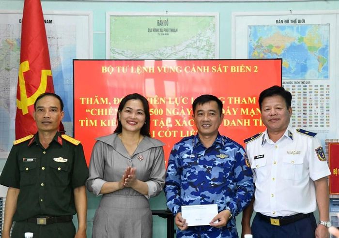 Thiếu tướng Trần Quang Tuấn biểu dương, động viên cán bộ, chiến sĩ khắc phục khó khăn, hoàn thành tốt nhiệm vụ