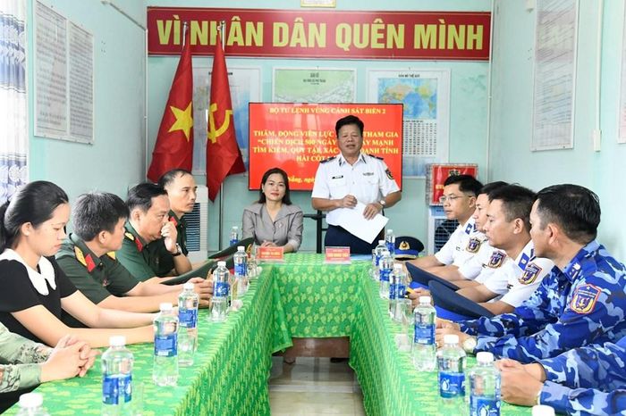 Thiếu tướng Trần Quang Tuấn, Tư lệnh Vùng Cảnh sát biển 2 thăm, động viên lực lượng tham gia Chiến dịch “500 ngày đêm” trên địa bàn TP. Đà Nẵng