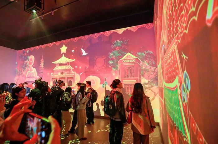 Không gian triển lãm số “Hà Nội Rạng Rỡ - Ánh sáng và Di sản” tại 93 Đinh Tiên Hoàng