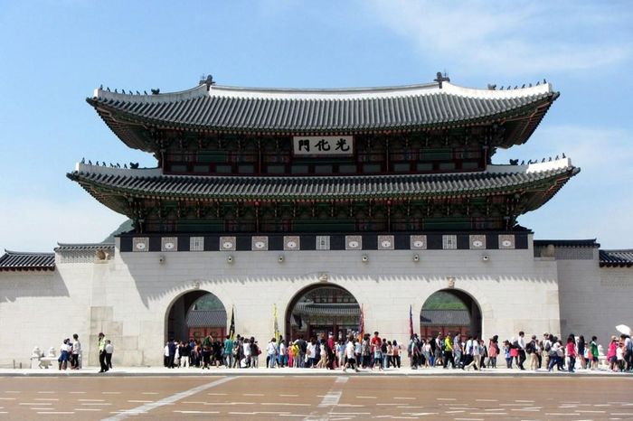 Lễ hội Hanbok Jongno 2026 diễn ra tại Quảng trường Gwanghwamun nằm ngay trước Cung điện Gyeongbokgung. Ảnh: SGT