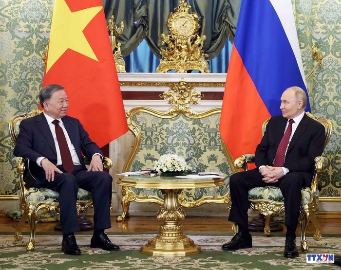 Tổng Bí thư Tô Lâm hội đàm hẹp với Tổng thống Nga Vladimir Putin trong chuyến thăm chính thức Liên bang Nga, trưa 10/5/2025, tại Điện Kremlin ở thủ đô Moskva. Ảnh: Thống Nhất – TTXVN