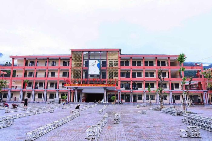 Trường Phổ thông nội trú liên cấp Tiểu học và THCS Thanh Thủy đang hoàn tiện những khâu cuối cùng chuẩn bị cho Lễ khai giảng năm học mới.