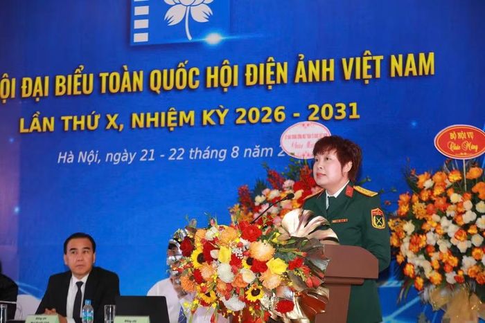 Đạo diễn, Nghệ sĩ Ưu tú Đặng Thái Huyền trình bày tham luận tại Đại hội. (Ảnh: An Nhi)
